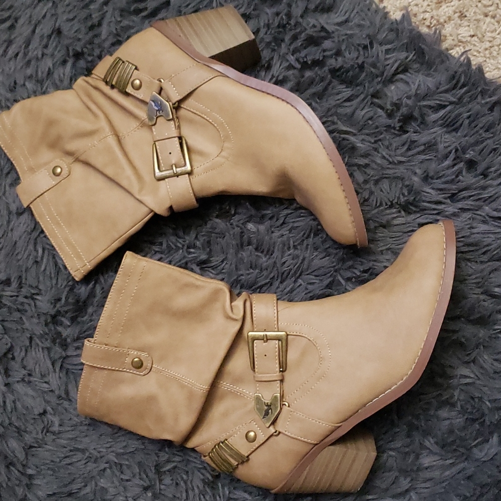 Beige short heel boots